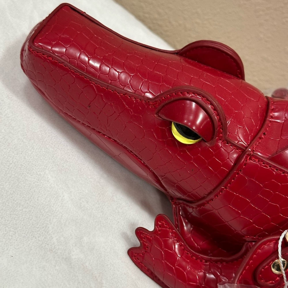 Red Alligator-Shaped Handbag - Picture 6 of 6